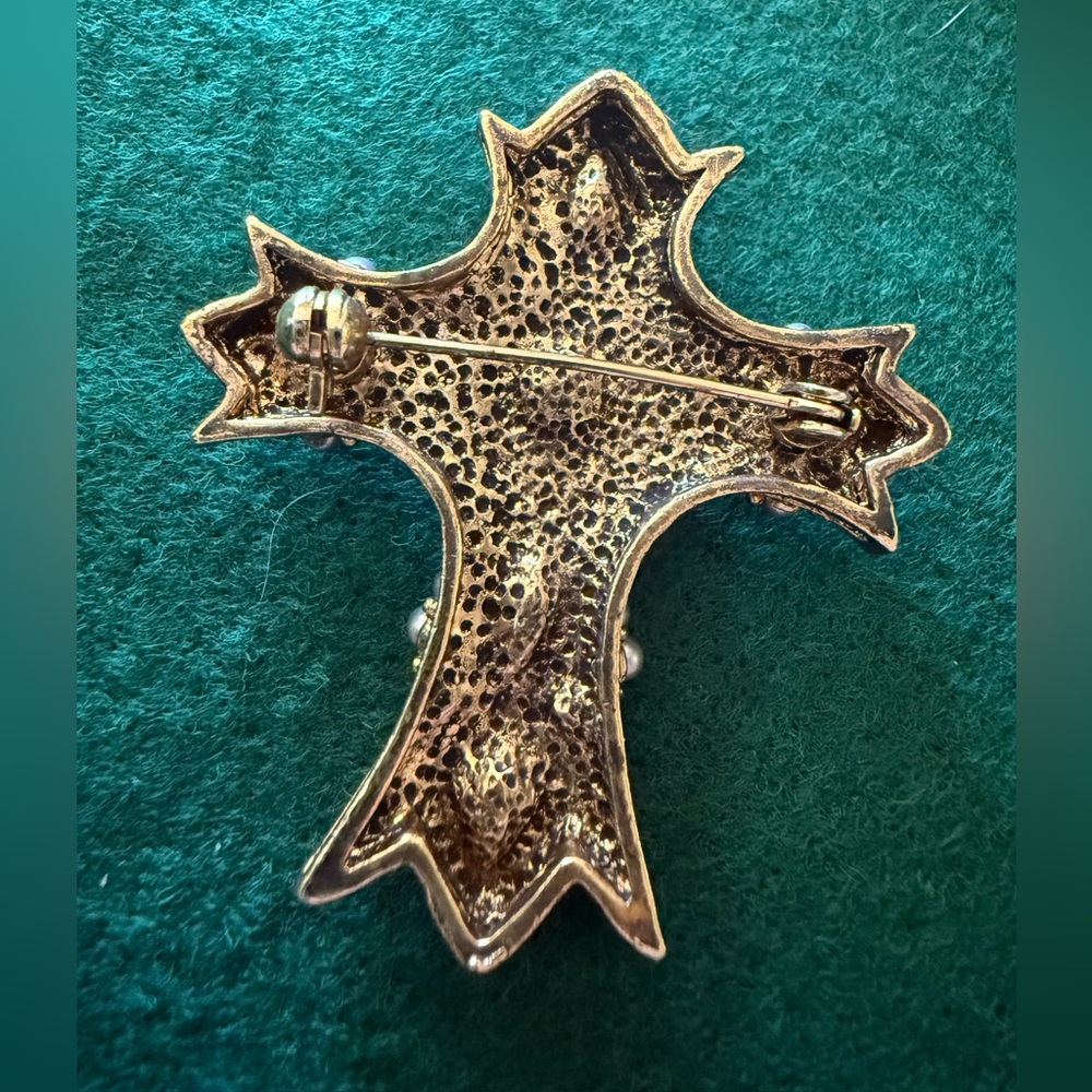 Elegant Gold and Silver Cross Brooch - Picture 2 of 2